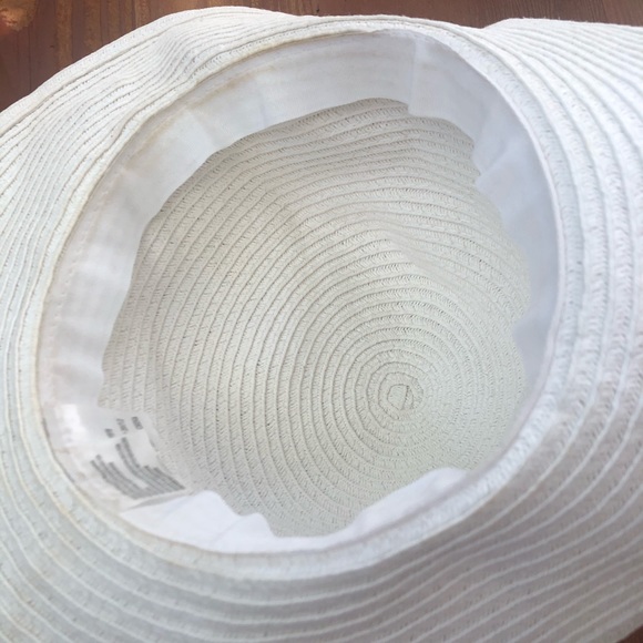 Cute White Hat 🎀 - Picture 10 of 10